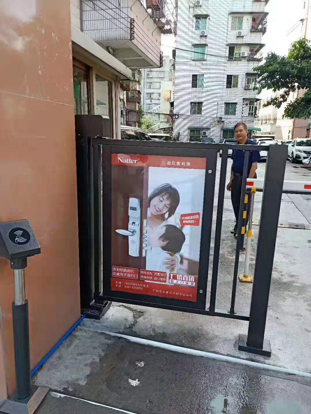 人行廣告門，智能廣告門，社區(qū)廣告門案例